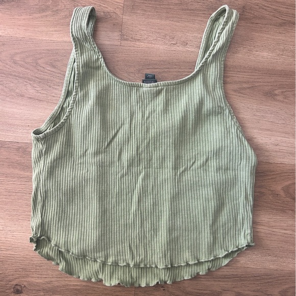 Wild Fable Woman’s Olive Green Ribbed Crop Tank – Size L- Like New - Picture 3 of 4